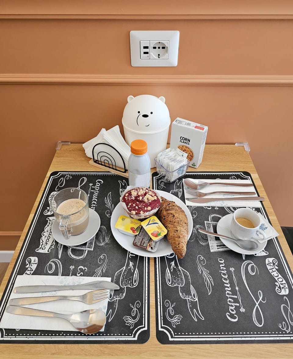 Dining area, Italian breakfast