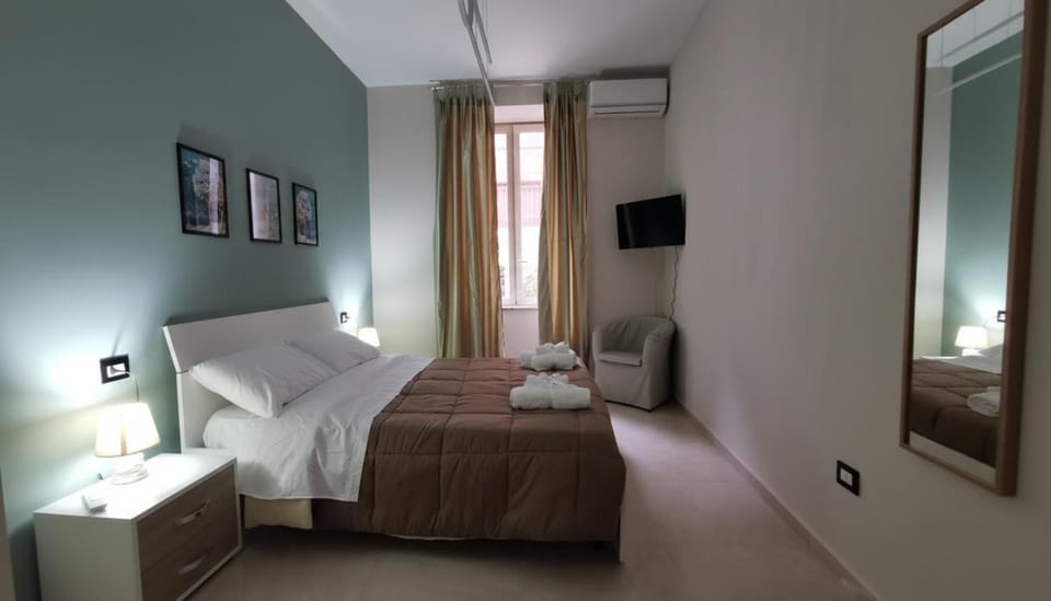 Bed, TV and multimedia, locker, wardrobe, air conditioner