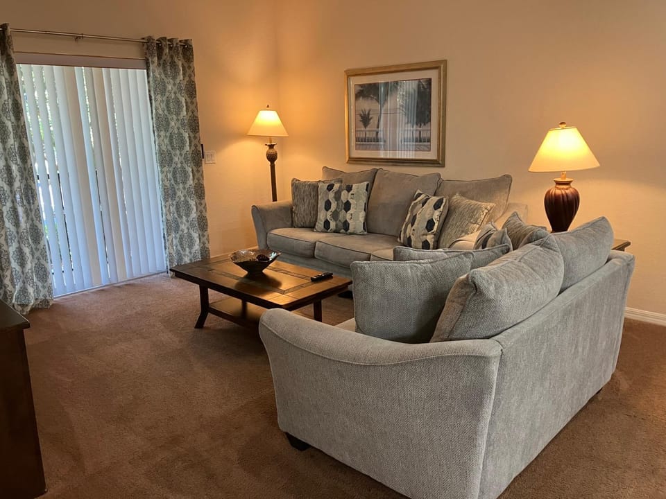 Property building, Living room, Lounge or bar, Seating area