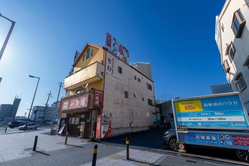 Property building, Day, Neighbourhood, Street view, Location, Parking