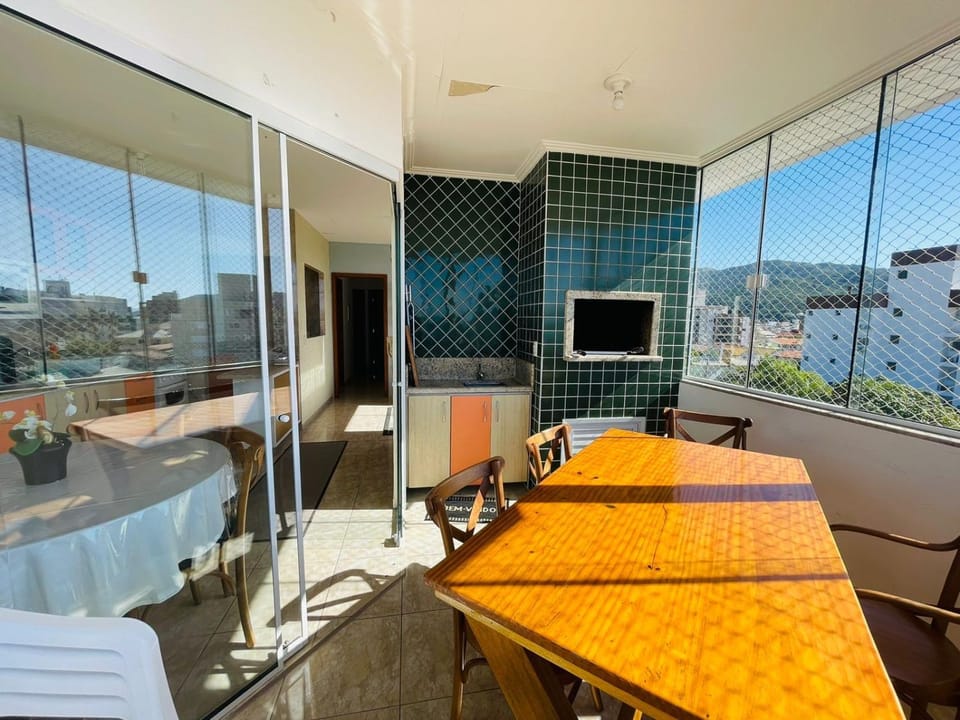 Apartamento com varanda e vista para o mar 1 Apartment in Florianopolis