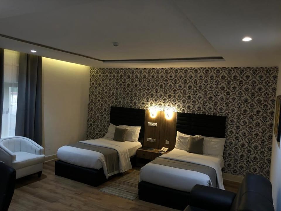 Crownsville Hotel - Airport Road Hotel in Nigeria