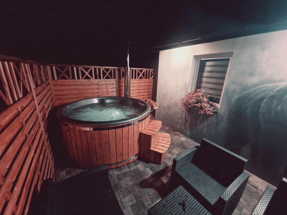 Property building, Activities, Hot Tub, Balcony/Terrace
