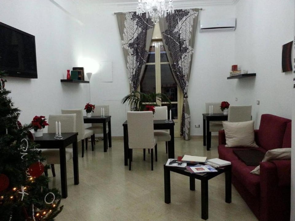 Communal lounge/ TV room, TV and multimedia, Living room, Seating area