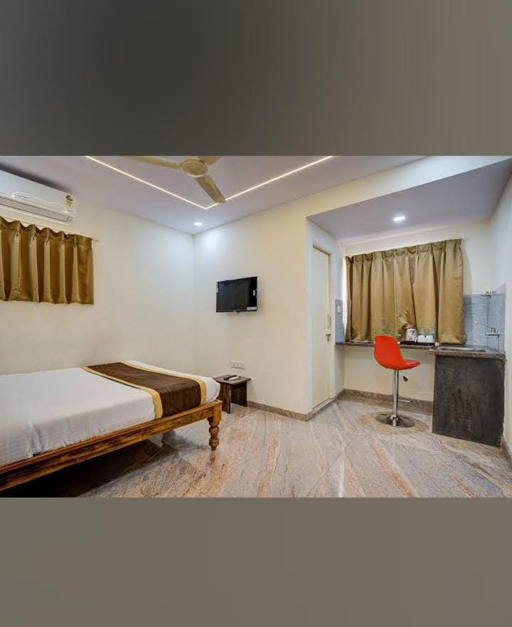 TV and multimedia, Kitchen or kitchenette, Photo of the whole room, furniture, internet, locker, room service, towels, kitchen, air conditioner