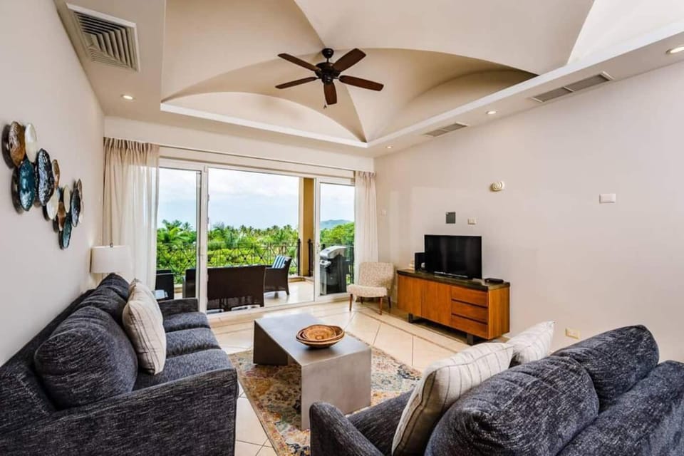 Oceanview Escape Large Pool and 247 Security! Apartment hotel in Tamarindo