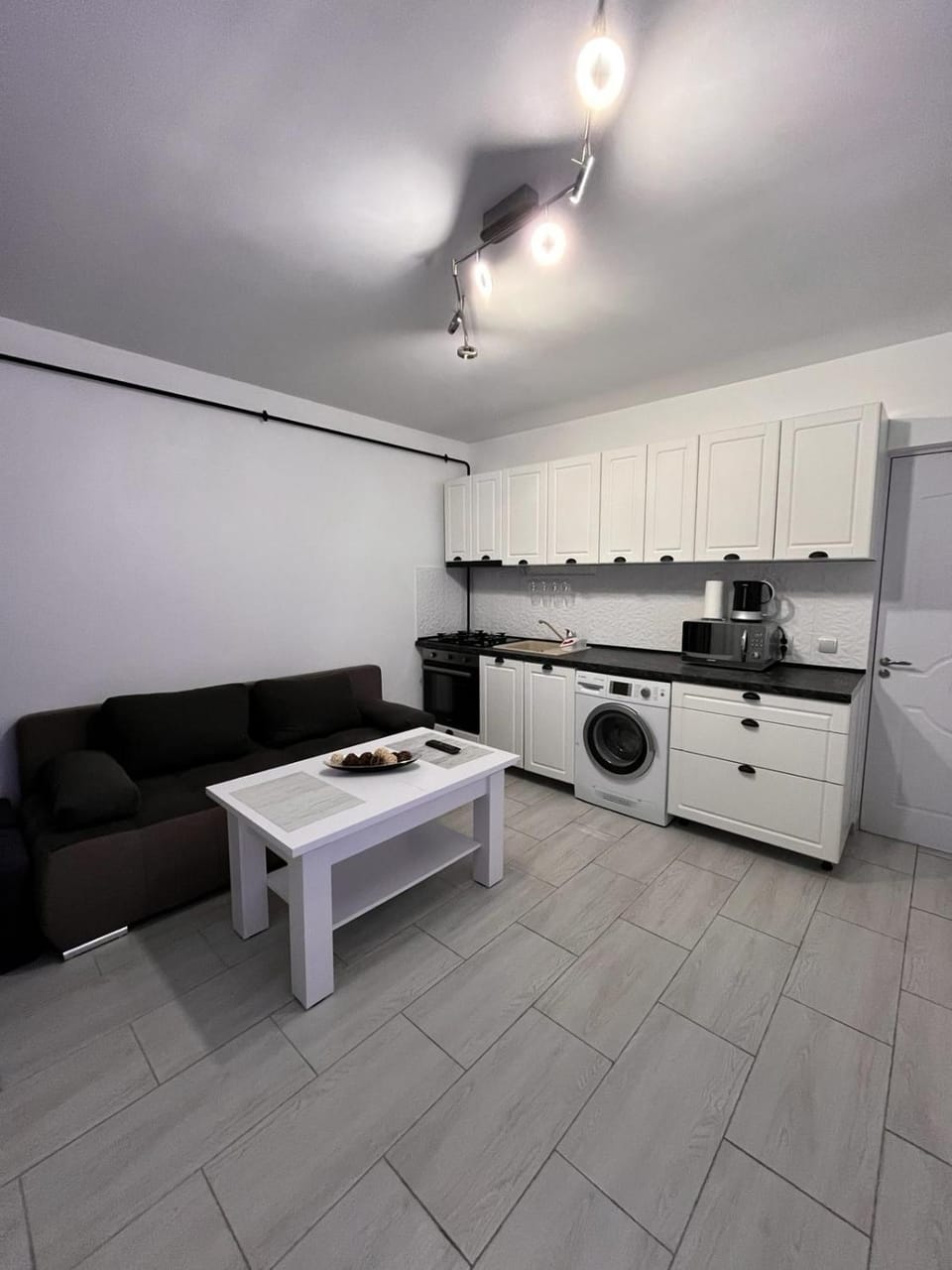 Kitchen or kitchenette, Dining area, dishwasher, minibar, oven, washing machine, dryer