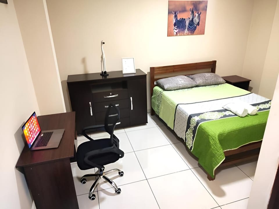 Bed, TV and multimedia, Bedroom