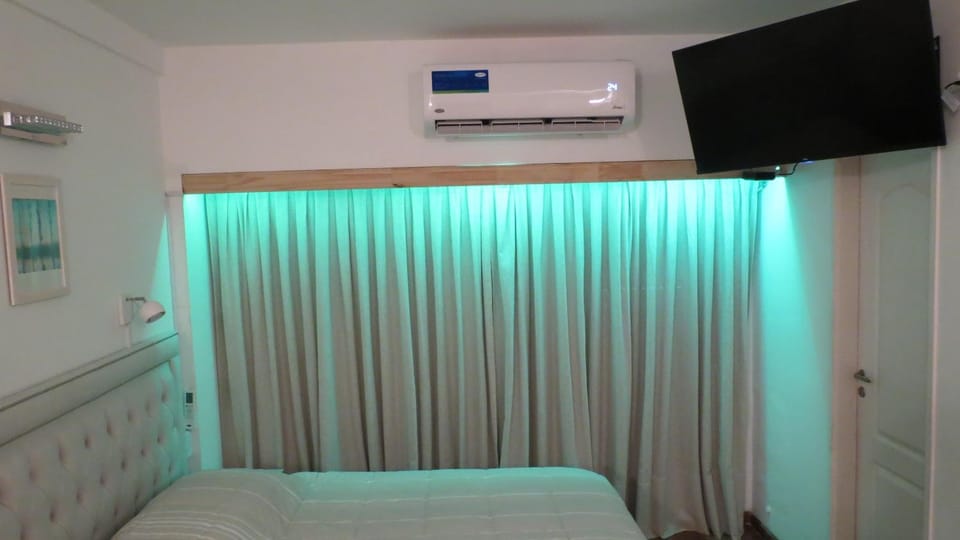 Bed, TV and multimedia, Photo of the whole room, Bedroom, air conditioner