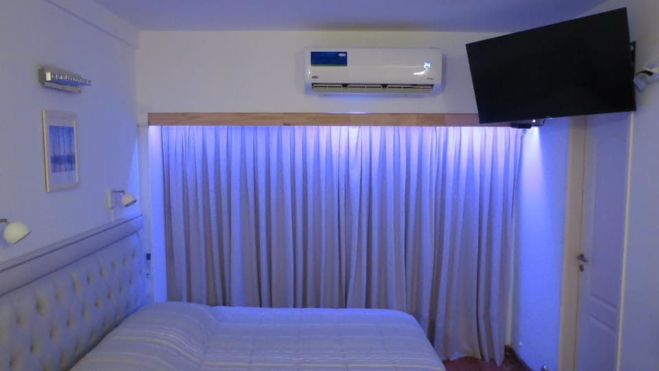 Bed, TV and multimedia, air conditioner