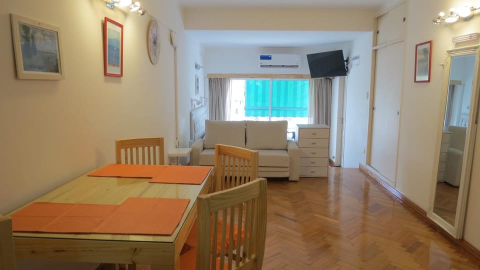 TV and multimedia, Living room, Seating area, Dining area, air conditioner