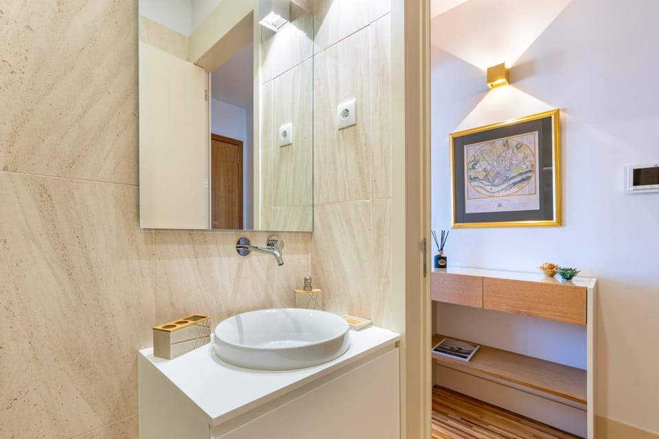 Stylish Poveiros Flat w Balcony by LovelyStay Apartment in Porto
