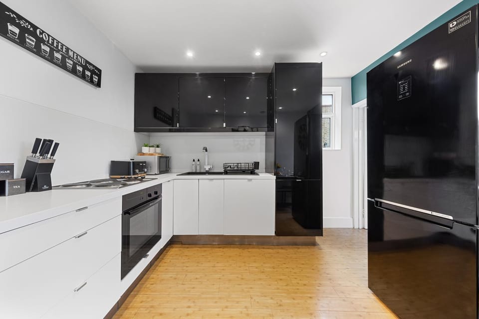 The Hogwarts Retreat - Cinema Room - Parking Apartment in Watford