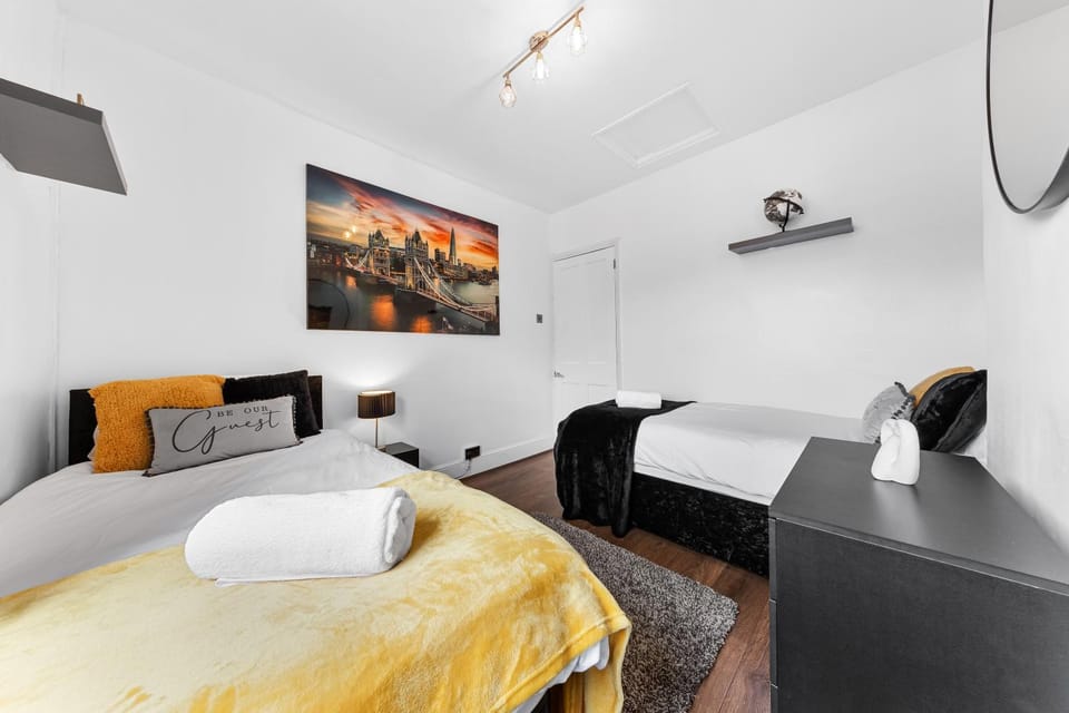 The Hogwarts Retreat - Cinema Room - Parking Apartment in Watford