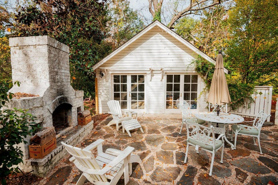Hot Tub - Chefs Kitchen-Fenced Yard- Historic Home House in Greensboro