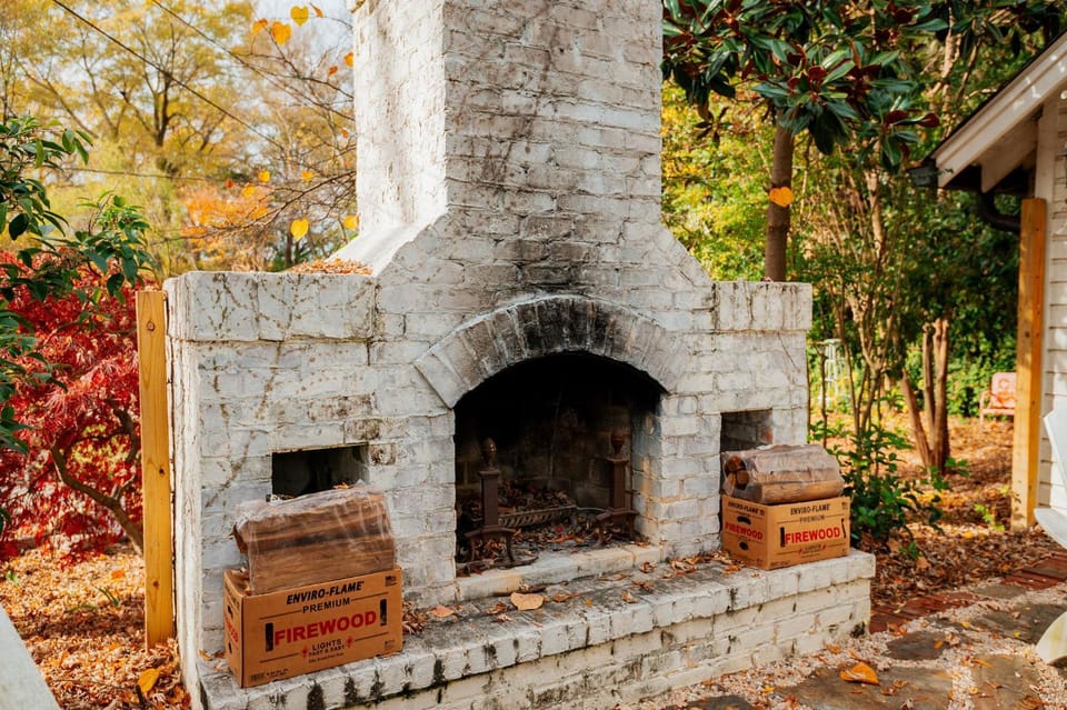 Hot Tub - Chefs Kitchen-Fenced Yard- Historic Home House in Greensboro