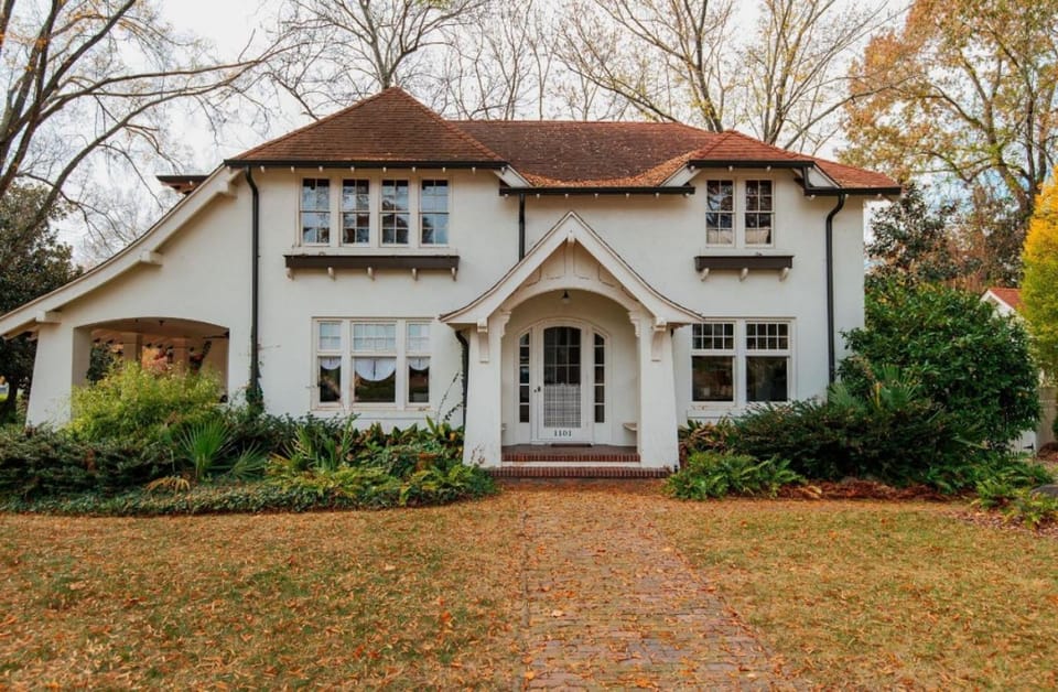 Hot Tub - Chefs Kitchen-Fenced Yard- Historic Home House in Greensboro