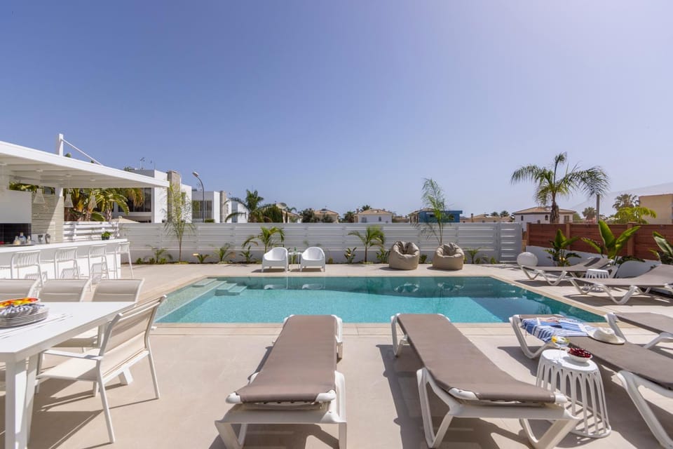 SunnyVillas-3BR New Modern Villa-Private Pool-BLG Villa in Paralimni