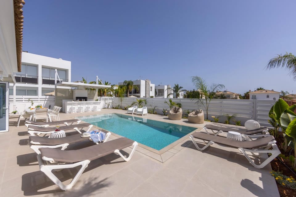 SunnyVillas-3BR New Modern Villa-Private Pool-BLG Villa in Paralimni