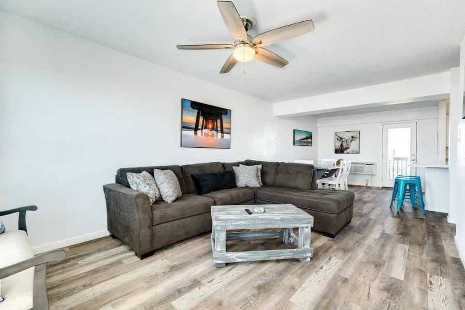 Beachfront Pet Family Friendly House in Surfside Beach