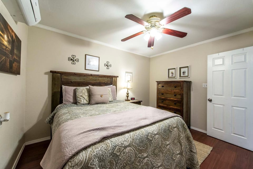 Songbird Haven Cozy Country Getaway House in Rio Grande