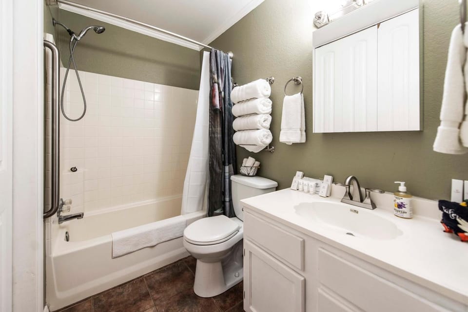 Songbird Haven Cozy Country Getaway House in Rio Grande