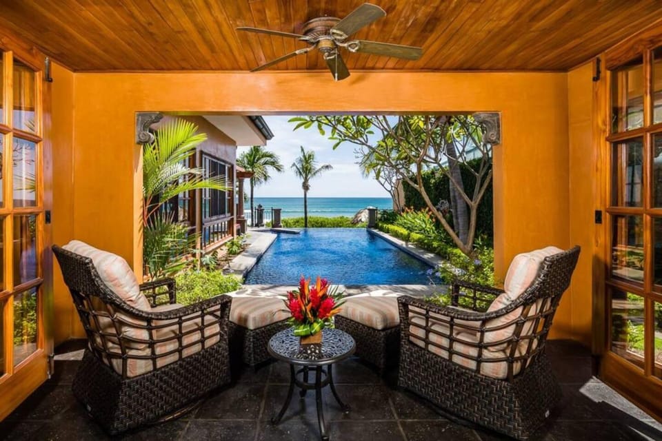 Exclusive Beachfront Villa Private Pool & BBQ House in Playa Langosta