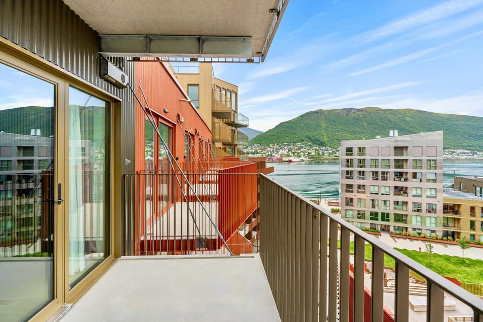ARCTIC VISTA - Incredible views in city center Apartment in Tromso