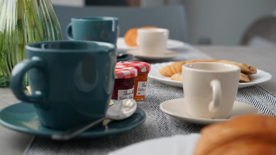 Coffee/tea facilities, Breakfast