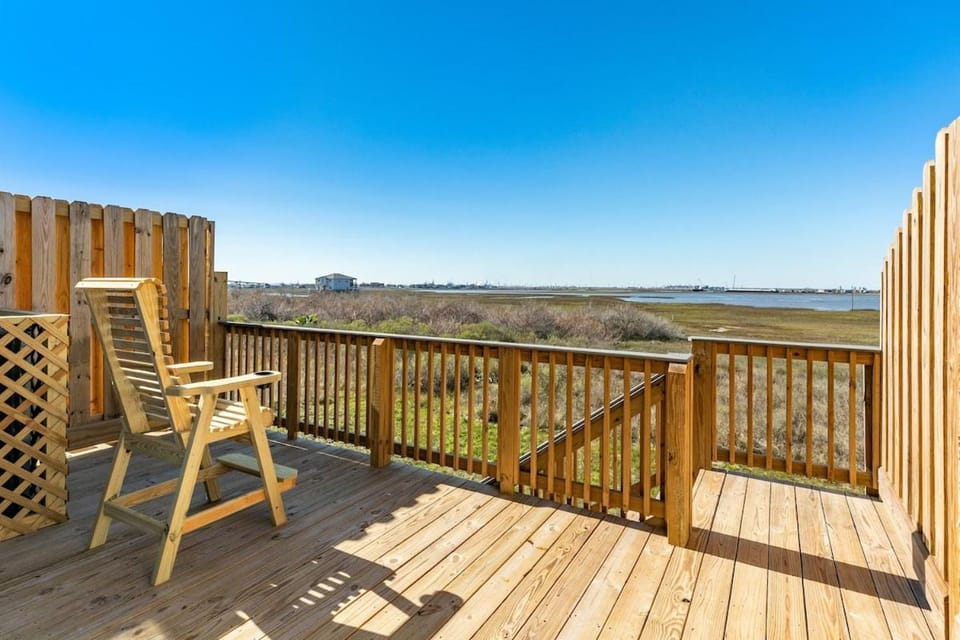 Bay Views Beach Access Nearby House in Surfside Beach