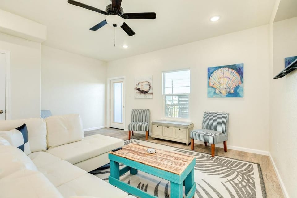 Bay Views Beach Access Nearby House in Surfside Beach
