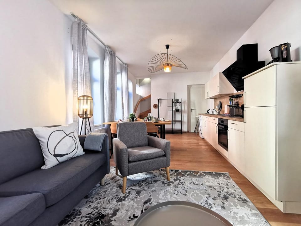 Kitchen or kitchenette, Living room, Seating area, Dining area, pet friendly, stove