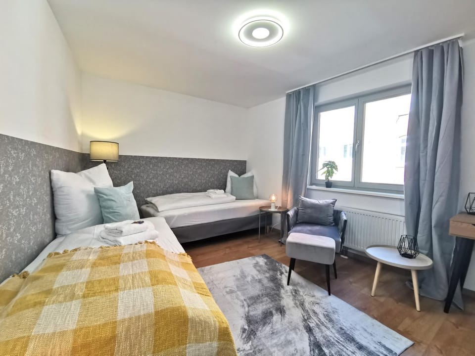 Bed, Living room, Photo of the whole room, Seating area, Bedroom, internet