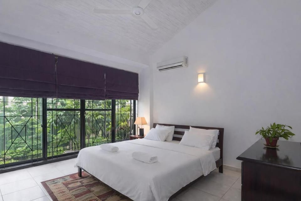 Bed, Bedroom, air conditioner