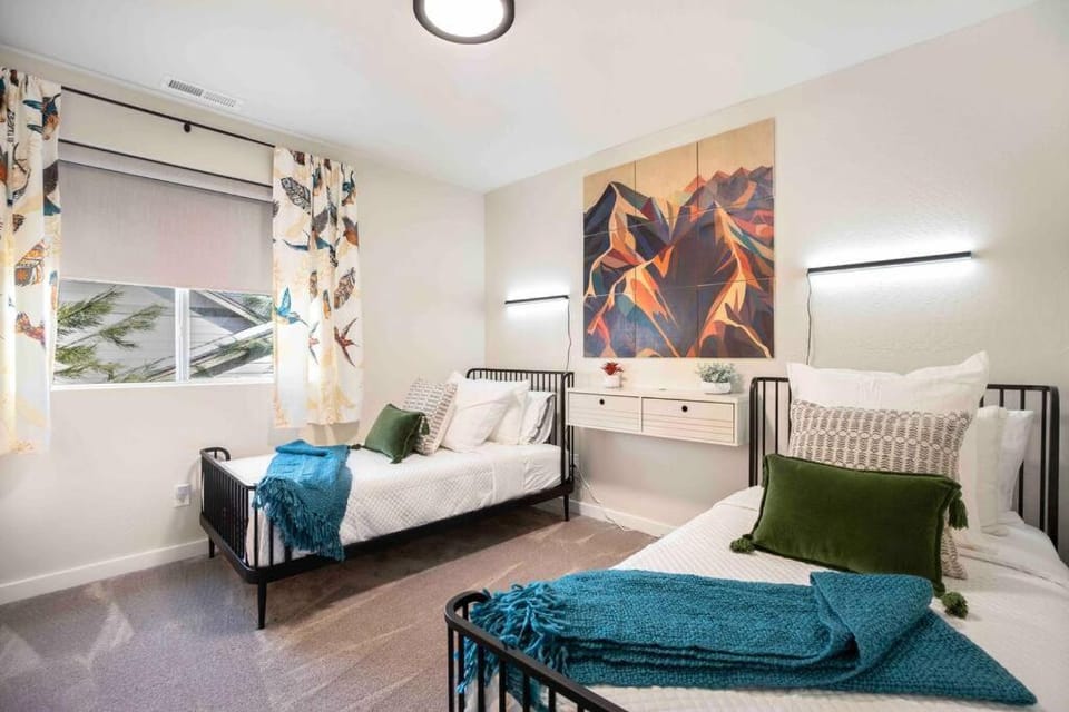 Bed, Photo of the whole room, Bedroom