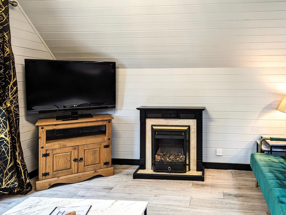 Communal lounge/ TV room, TV and multimedia, Living room