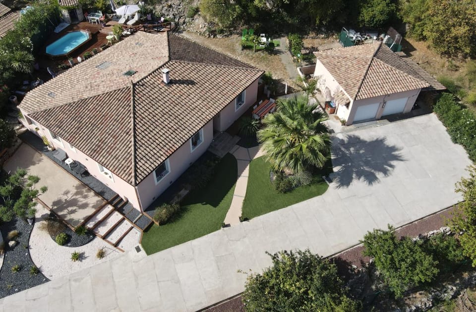 Les oliviers Puisserguier Bed and Breakfast in Occitanie