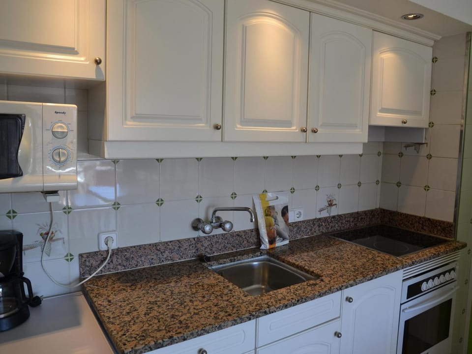 Apartamento en Primera Línea con Piscina y Vistas al Mar - L’Estartit - ES-323-3 Apartment in Baix Empordà