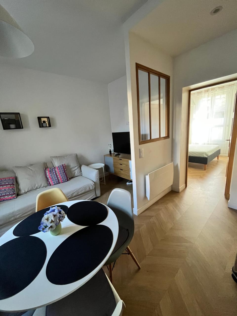 Appartement moderne et cosy , 5 min de la gare de RER D , remise des clés en main propre, Immeuble familial Apartment in Île-de-France