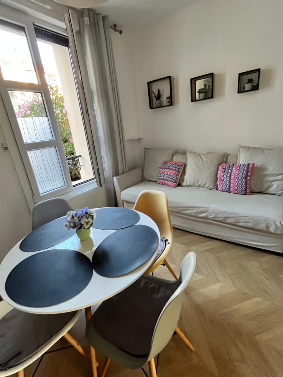 Appartement moderne et cosy , 5 min de la gare de RER D , remise des clés en main propre, Immeuble familial Apartment in Île-de-France