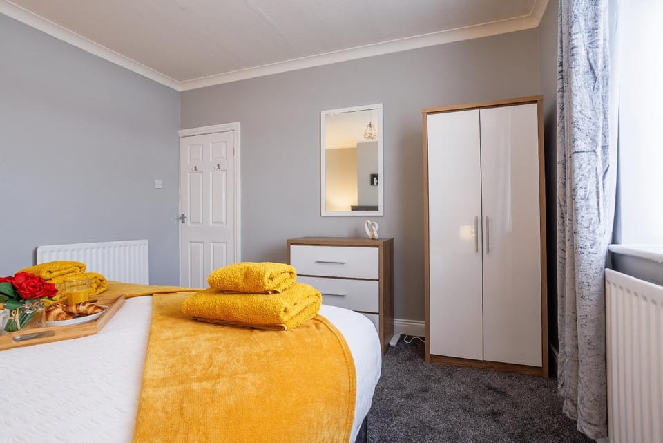 Bed, Bedroom, wardrobe