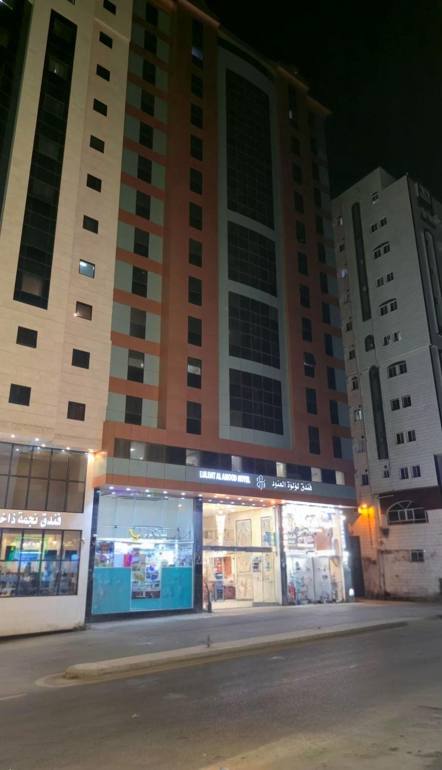 Property building, Night, Neighbourhood, City view, Street view, Location