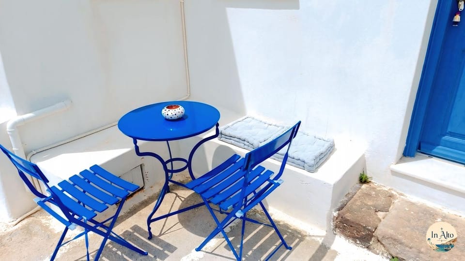 In Alto House in Milos