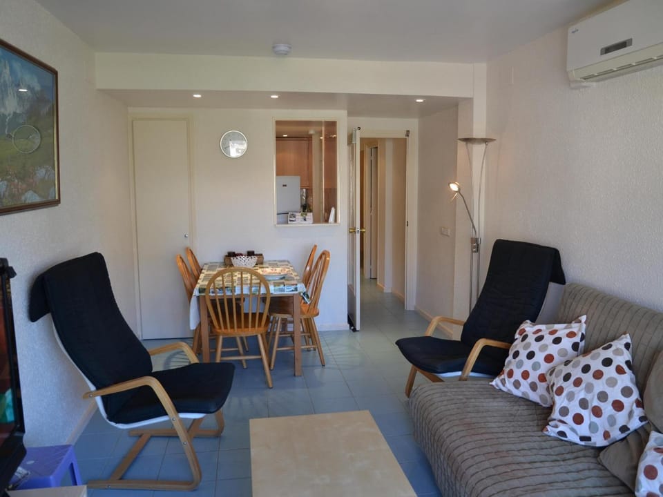 Apartamento acogedor con vista al mar, piscina y acceso directo a la playa en L'Estartit - ES-323-36 Apartment in Baix Empordà