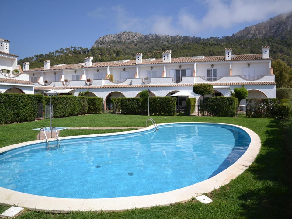 Casa con Piscina y Cerca de la Playa en L'Estartit - ES-323-65 House in Baix Empordà