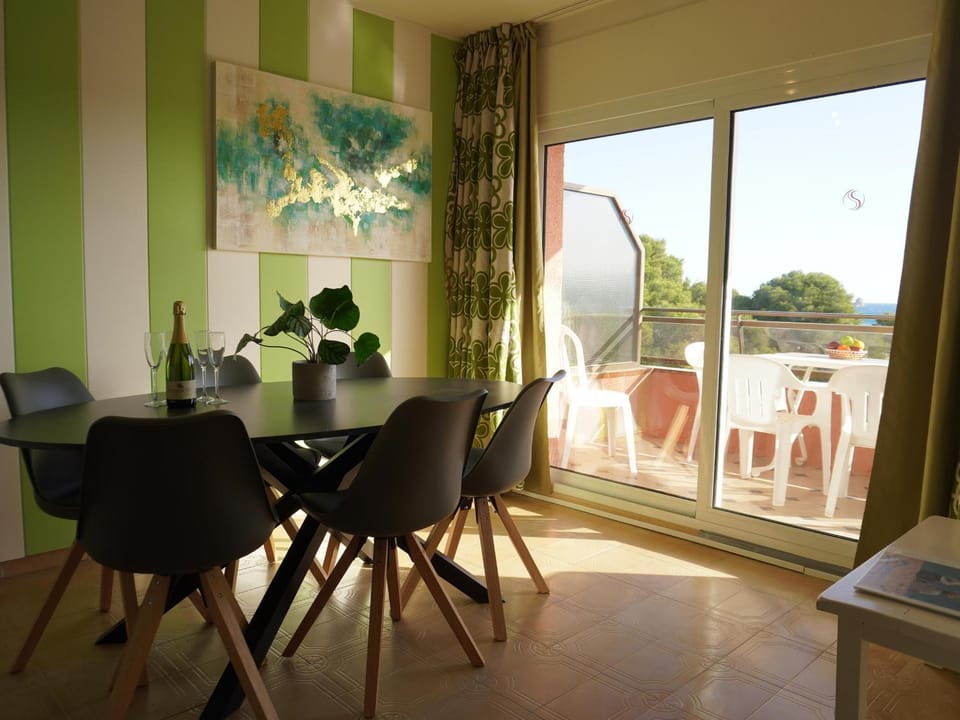 Apartamento en la playa en L'Estartit con aire acondicionado y mascotas admitidas - ES-323-49 Apartment in Baix Empordà