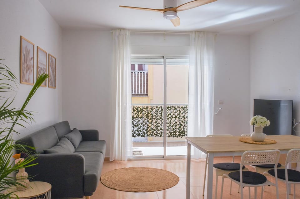 TV and multimedia, Living room, Dining area, fireplace