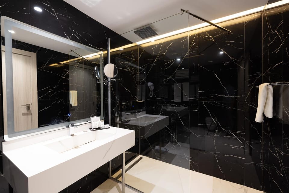 Shower, Bathroom, towels