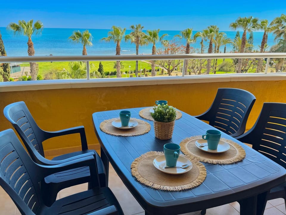 Patio, Day, Natural landscape, View (from property/room), Balcony/Terrace, Dining area, Sea view