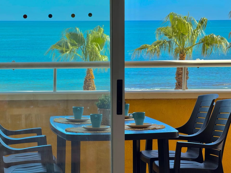Natural landscape, Living room, Seating area, Dining area, Sea view